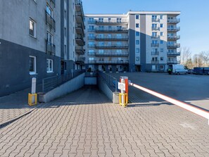 المنطقة المحيطة بالمنشأة