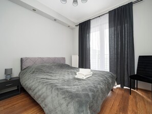 Tabla de planchar con plancha, wifi y ropa de cama 