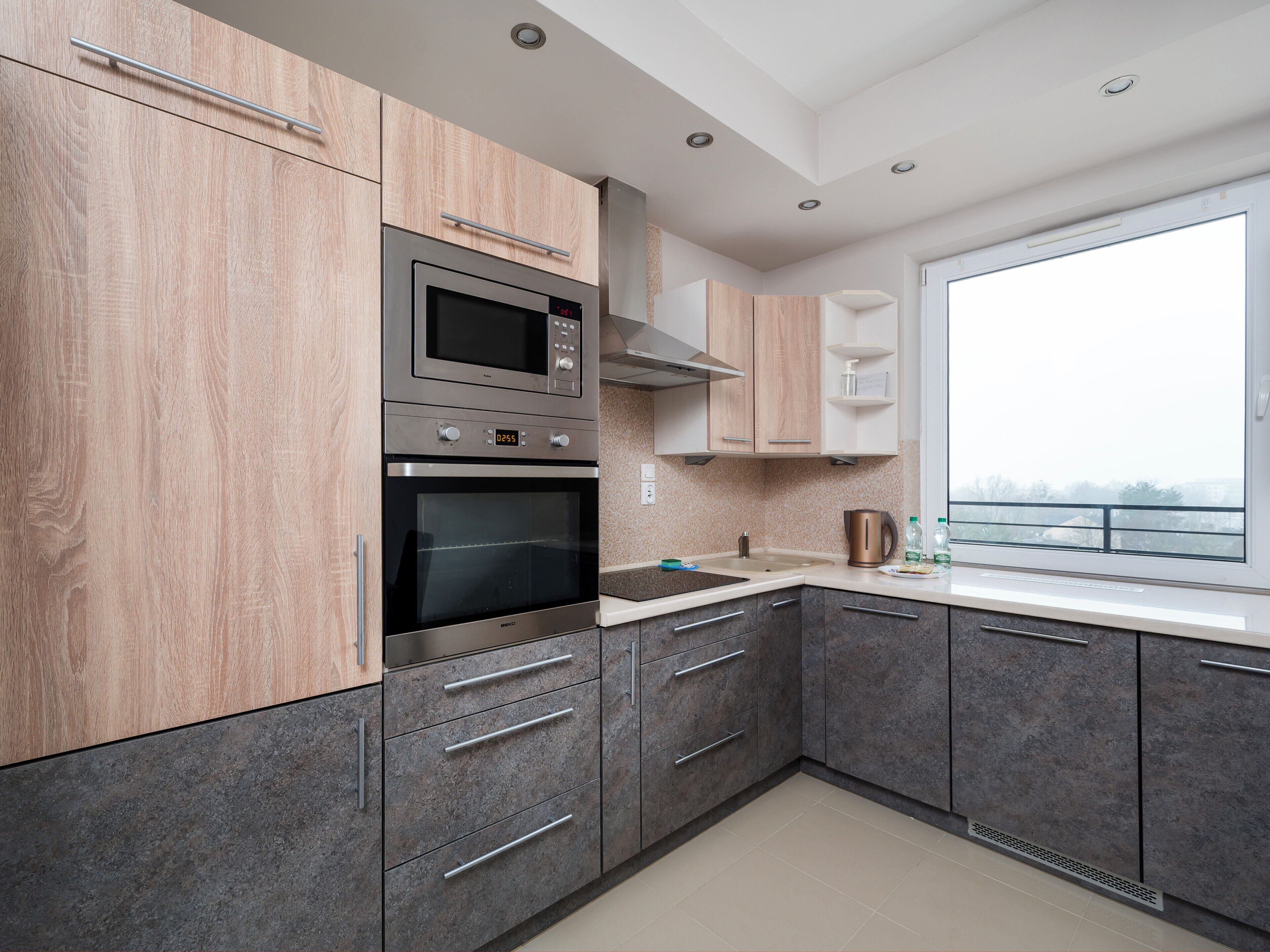 Refrigerador, microondas, horno y parrilla de estufa 