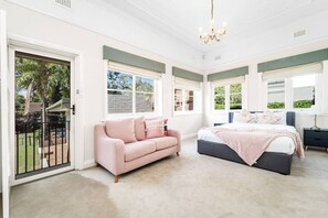 6 bedrooms, iron/ironing board, WiFi, bed sheets
