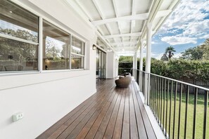 Terrace/patio - Stathfield Stylish 6br house with Pool/Tennis (Strathfield)