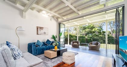 Stathfield Stylish 6br house with Pool/Tennis