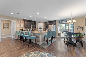 Dining - 3 Bedroom Home with Hot Tub, 7 Miles to the Beach (Foley)