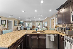 Fridge, microwave, oven, stovetop - Foley 3BR-2BA - Hot Tub - 7 Miles to Beach (Foley)