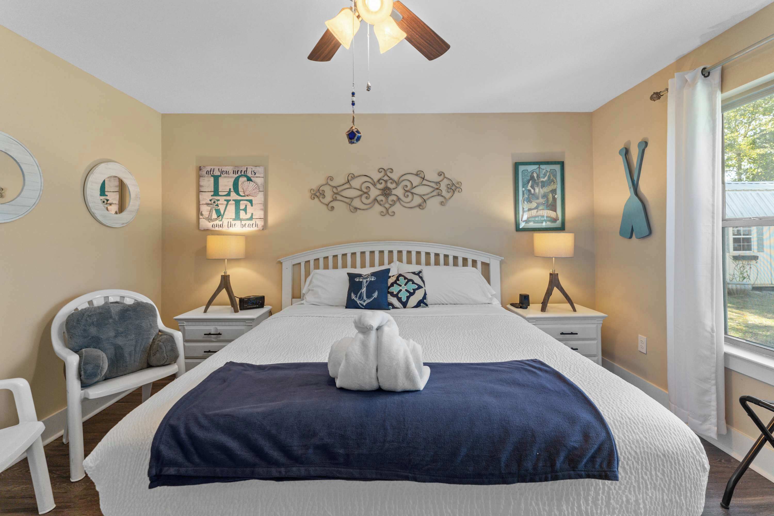 3 bedrooms, iron/ironing board, WiFi, bed sheets