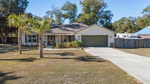 Exterior - 3 Bedroom Home with Hot Tub, 7 Miles to the Beach (Foley)