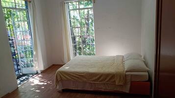 8 bedrooms, iron/ironing board, WiFi, bed sheets