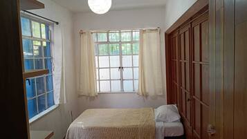 8 bedrooms, iron/ironing board, WiFi, bed sheets