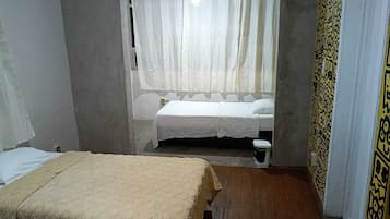 8 habitaciones, escritorio, tabla de planchar con plancha y wifi gratis