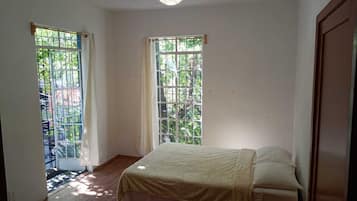 8 habitaciones, escritorio, tabla de planchar con plancha y wifi gratis