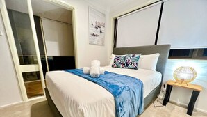 Room - Hornsby 5BR Peaceful Oasis with Wifi & Garage (Hornsby)
