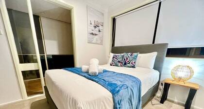 Hornsby 5BR Peaceful Oasis with Wifi & Garage