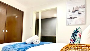 Room - Hornsby 5BR Peaceful Oasis with Wifi & Garage (Hornsby)