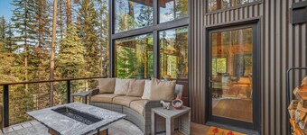 Black Diamond Chalet - private mountain luxury, 5 min to Tamarack, 2 min to Lake