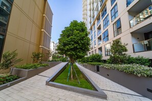 Property grounds - Sydney CBD lovely 2Br with pool/BBQ Chinatown/ICC (Haymarket)