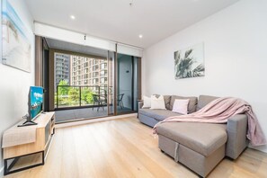 TV - Sydney CBD lovely 2Br with pool/BBQ Chinatown/ICC (Haymarket)