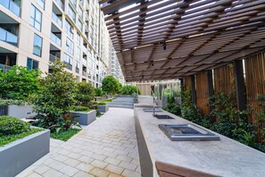 Property grounds - Sydney CBD lovely 2Br with pool/BBQ Chinatown/ICC (Haymarket)