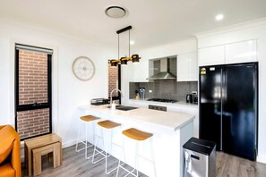 Fridge, microwave, oven, stovetop - Bardia near Train & Shopping with central AC&WiFi (Bardia)