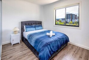 4 slaapkamers, een strijkplank/strijkijzer, wifi, beddengoed