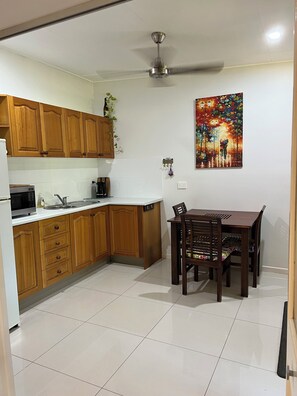 Dining - Spacious air-conditioned unit with king size bed, close to town & hospital (Manunda)