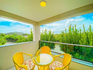Comfort Apartment | Outdoor dining - Carneiros Beach Resort by CTA (Tamandaré)