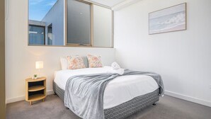 2 bedrooms, iron/ironing board, WiFi, bed sheets - Waterloo 2Br town close to Train/Shopping/Hospital (Waterloo)