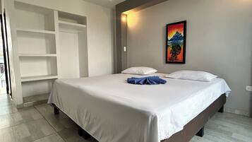 Habitación doble superior, vista al jardín | Wifi gratis