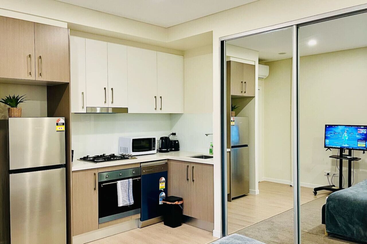 Kylskåp, mikrovågsugn, ugn och spishäll