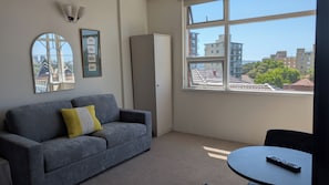TV - Sydney Opera House & Harbour Views - Kirribilli Studio apartment (Kirribilli)