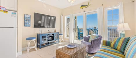 TV connectée, lecteur de DVD, livres