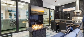 Modern Coastal Escape with Private Heated Saltwater Pool&Spa-Minutes to Beaches