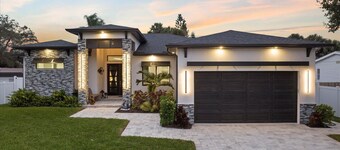 Modern Coastal Escape with Private Heated Saltwater Pool&Spa-Minutes to Beaches