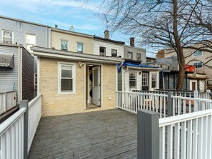 Property grounds - Colorful Cozy Retreat • Super Seamless NYC Commute (Jersey City)