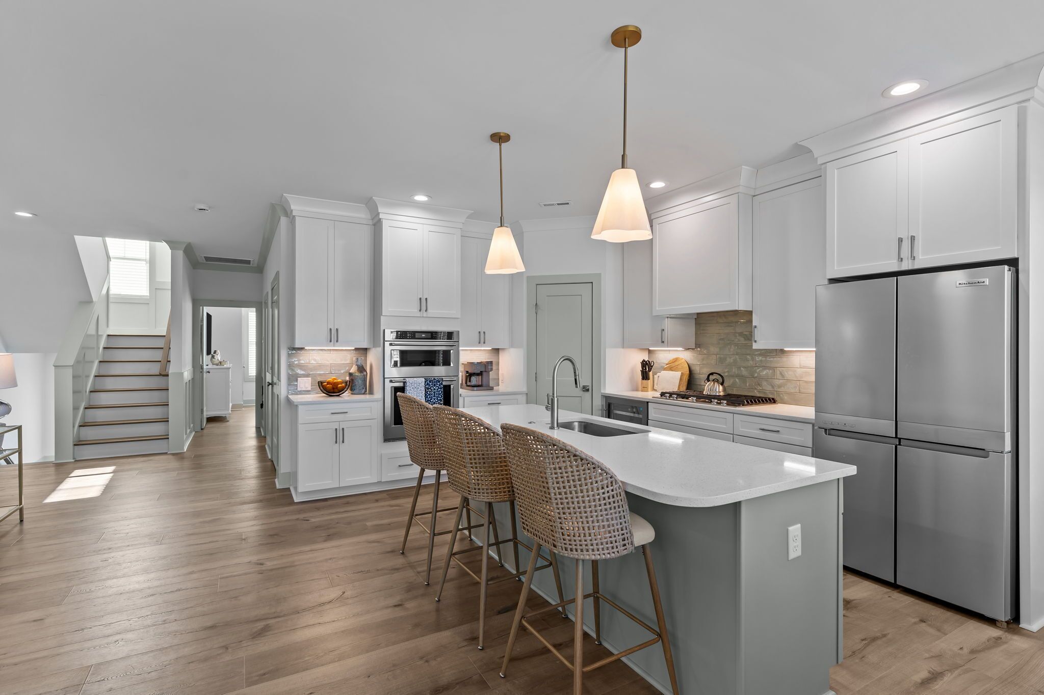 Geladeira, micro-ondas, fogão, cooktop