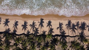On the beach, white sand - Alma Maraú  (Maraú)
