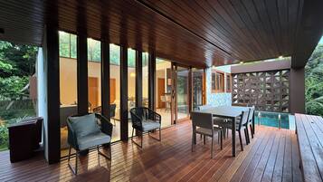 Ferienhaus, Gartenblick | Terrasse/Patio