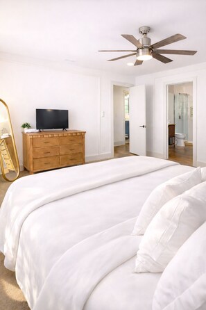 5 bedrooms, iron/ironing board, free WiFi, bed sheets - Spacious 5BR Historic Avondale with Game Room, Patio & Parking
 (Jacksonville)