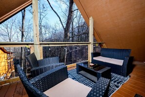 Property grounds - Raintree Hideaway - Hot Tub Relaxation, Arcade Games, Cocktails & Movie Nights (Gatlinburg)