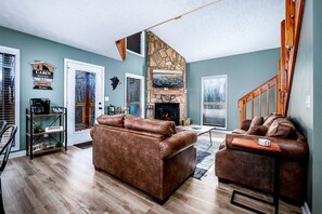Interior - Raintree Hideaway - Hot Tub Relaxation, Arcade Games, Cocktails & Movie Nights (Gatlinburg)