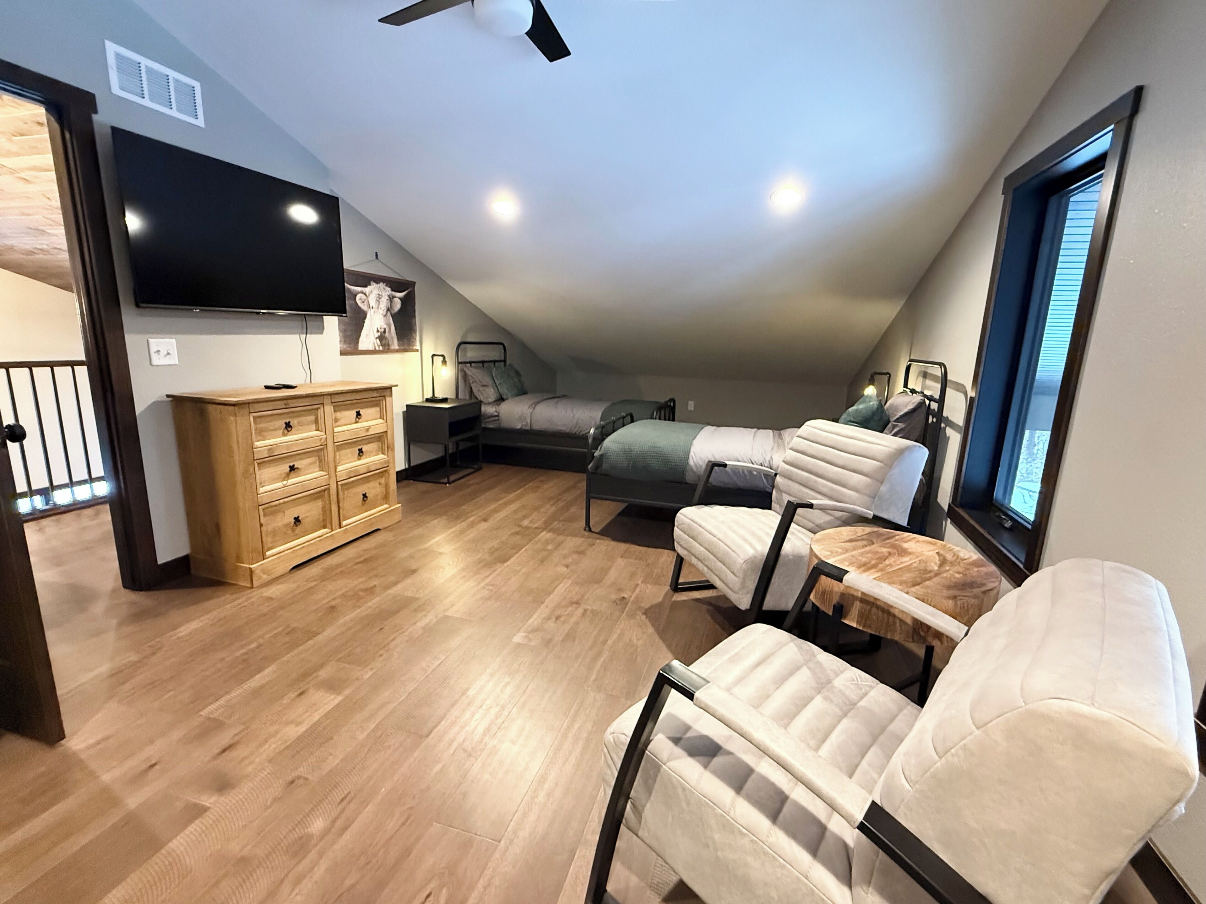 3 chambres, fer et planche à repasser, Wi-Fi, draps fournis