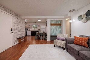 Een televisie en een kantoor