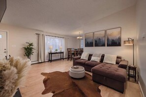 テレビ、書斎 / ワークスペース