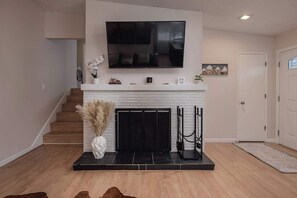 テレビ、書斎 / ワークスペース