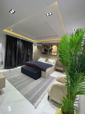 3 bedrooms, iron/ironing board, free WiFi, bed sheets - 3 Bedroom En-Suite and a BQ En-Suite, Wi-Fi, Secured, 24/7 Power (Lagos)