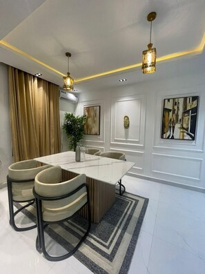 Dining - 3 Bedroom En-Suite and a BQ En-Suite, Wi-Fi, Secured, 24/7 Power (Lagos)