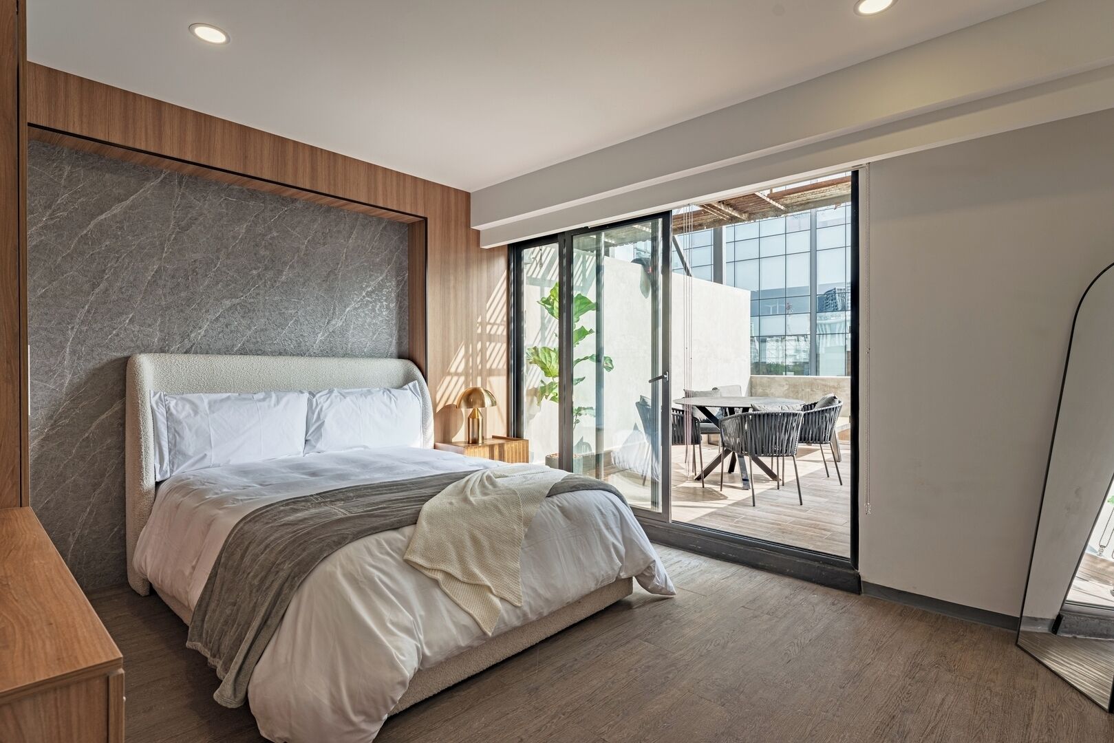 1 多间卧室、床单