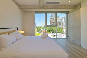Appartement Premium, 3 chambres, cuisine, vue ville | Coffres-forts dans les chambres, rideaux occultants