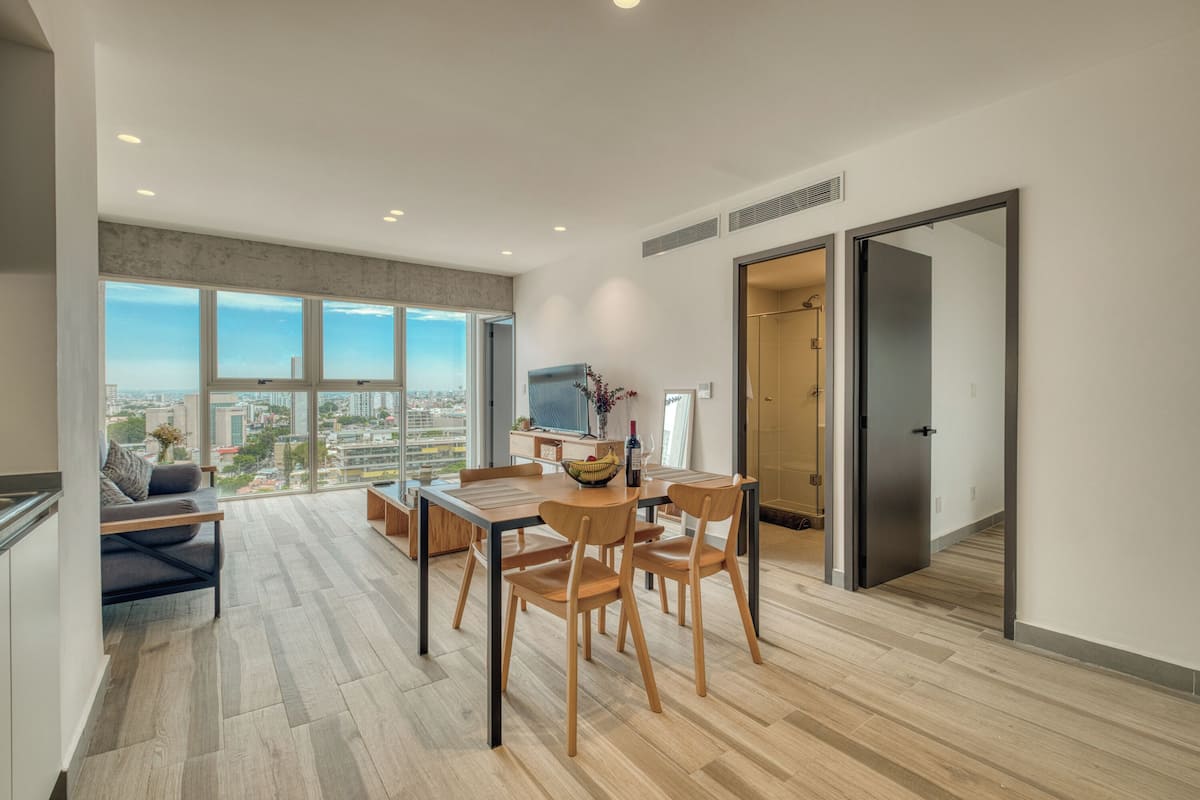 Familieleilighet, 2 soverom, kjøkken, byutsikt | Oppholdsrom