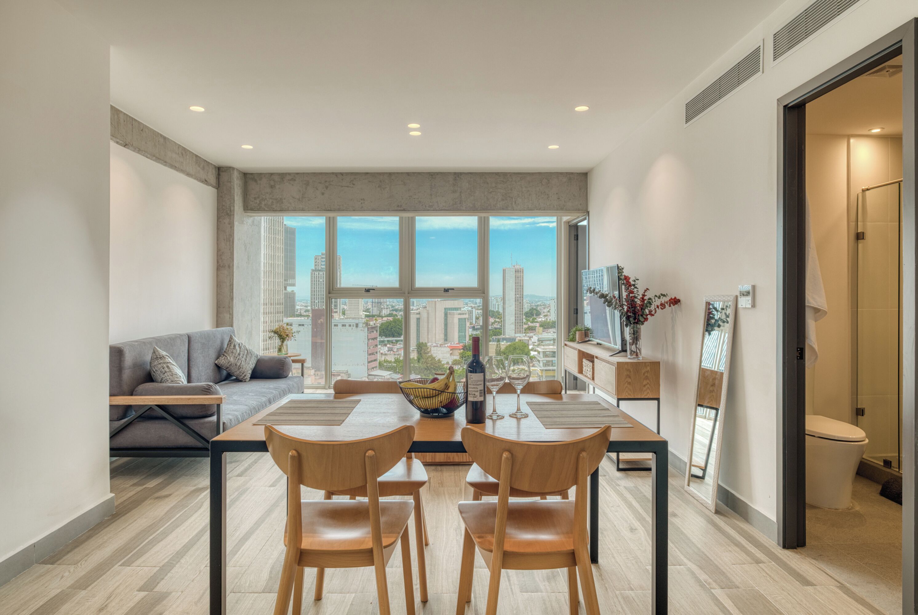 Familieleilighet, 2 soverom, kjøkken, byutsikt | Oppholdsrom