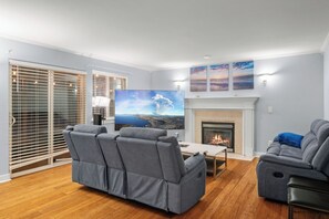 Una Smart TV, una chimenea